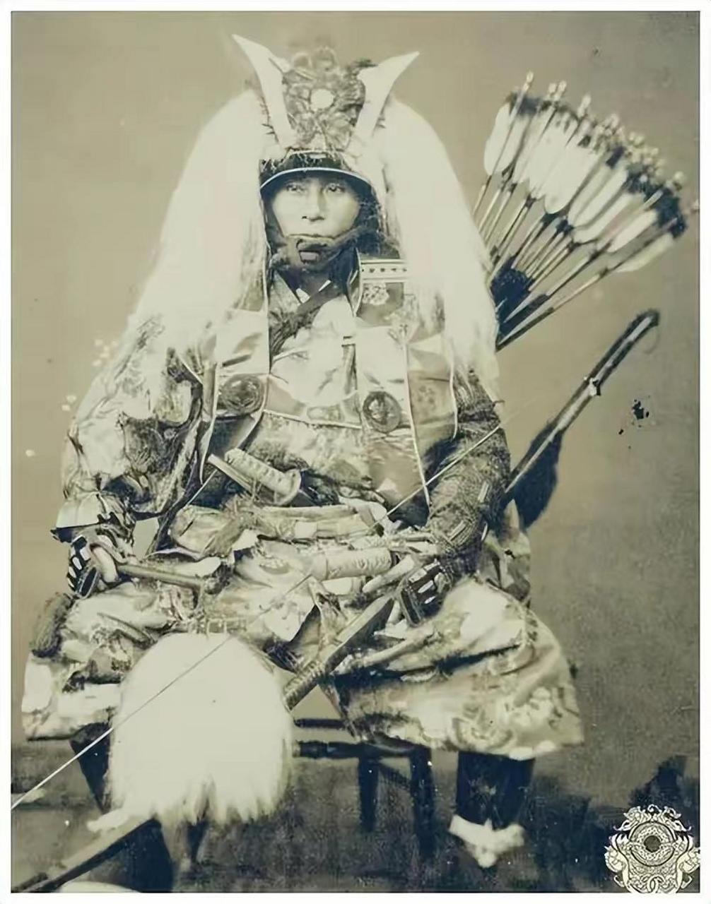 的日本武士照片,完全比不上我们的古代金戈铁马,气吞万里如虎的将军!