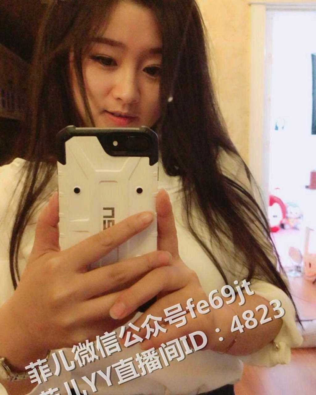 菲儿今晚上7点直播,菲儿的yy直播间是4823,大家可以进来关注下.