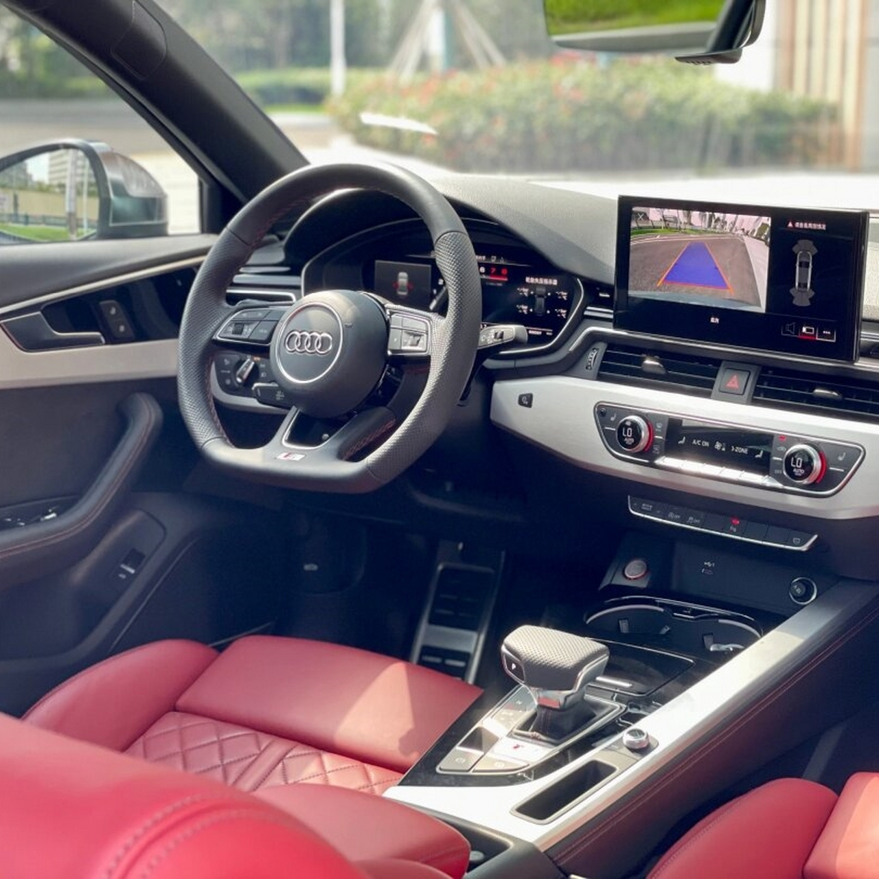 2021年奥迪s4宝刀未老  车身一侧有补漆,带bo音响,音响效果极佳.