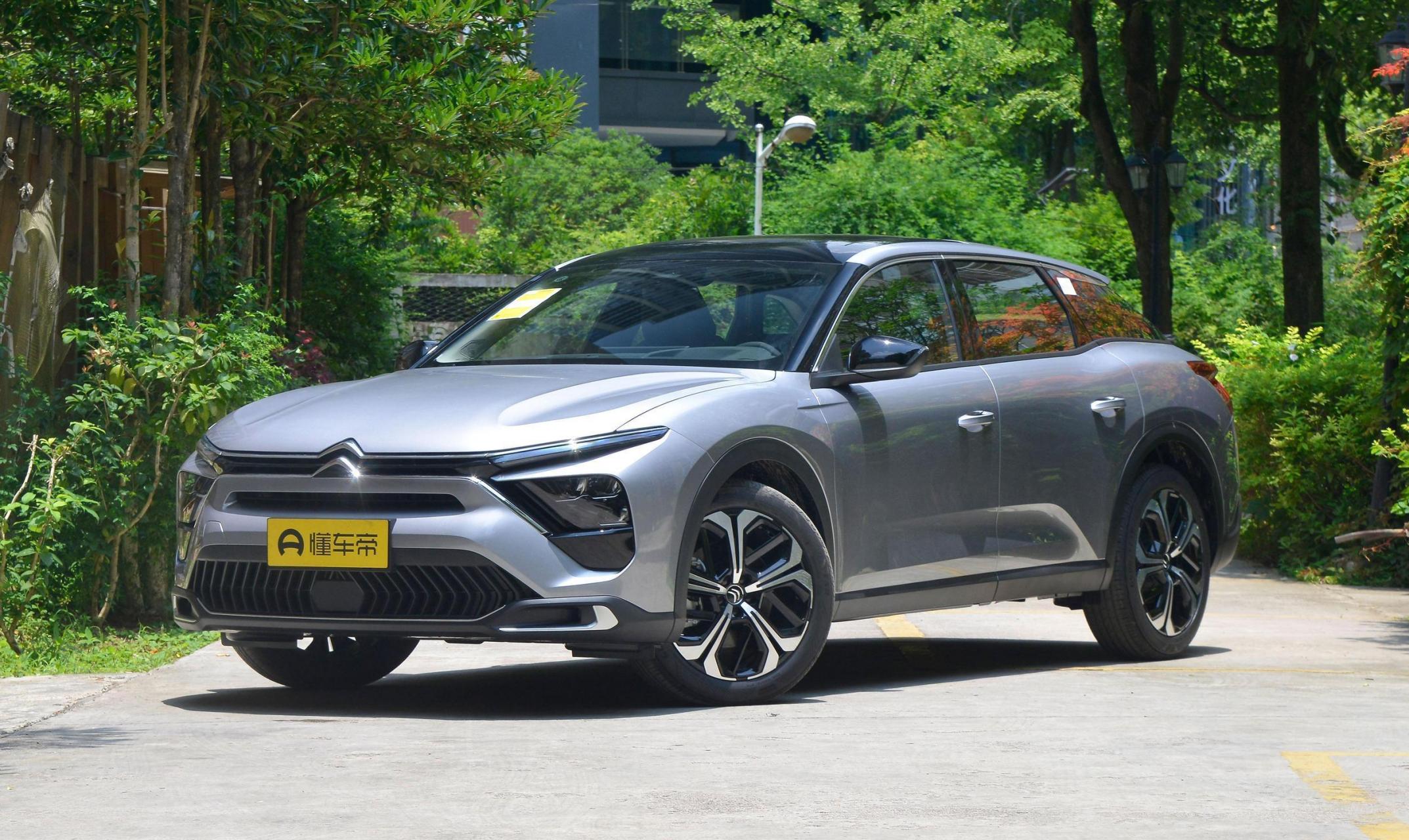 日前,东风雪铁龙官方宣布,旗下的2023款凡尔赛c5 x车型上市,新车提供