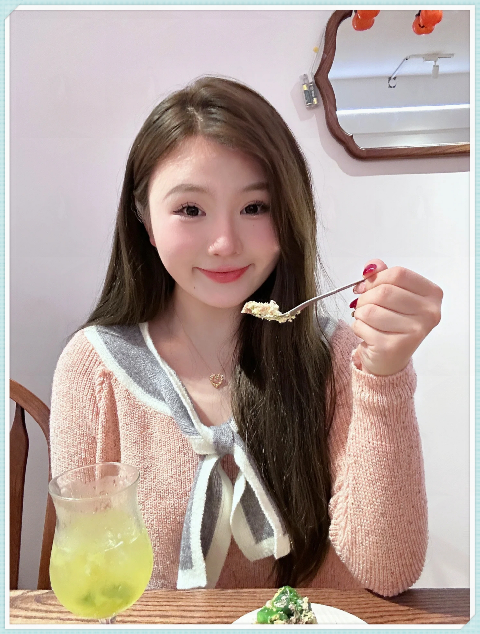 120斤微胖小美女/胖胖的也可以很漂亮啊  最近迷恋毛衣穿搭的小美女