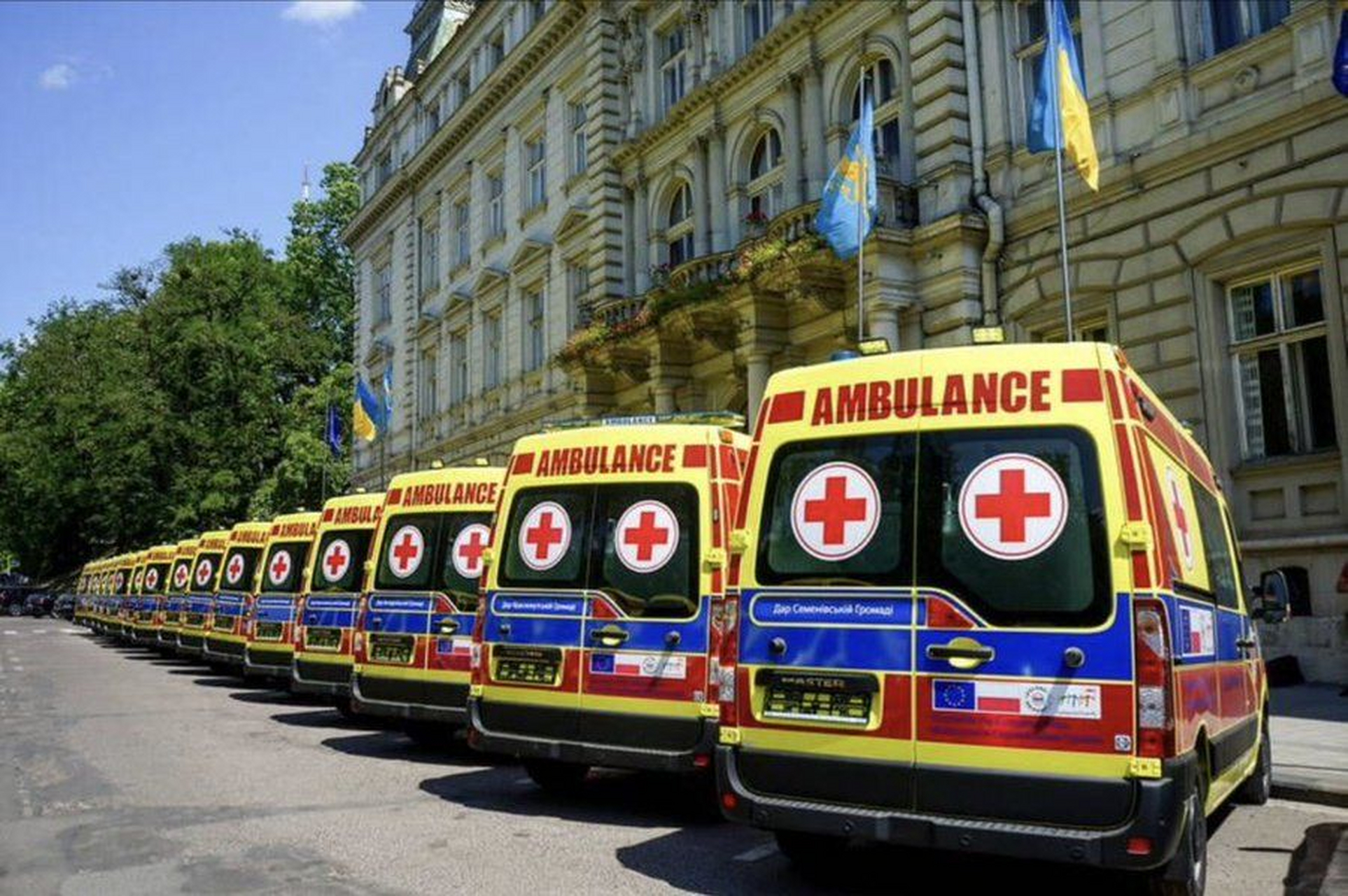 乌克兰呼吁欧洲盟友在反攻前支援救护车,波兰第一时间支援了26辆救护