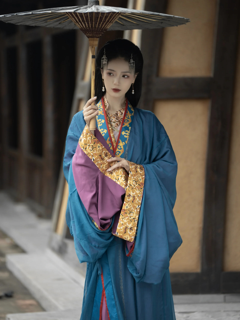 她从历史中走来  战国袍真的有一种独特的魅力