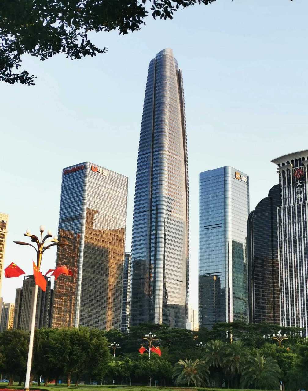 深圳cbd第二高摩天楼,天元中心大厦,高度375米左右(也有人说385米左右