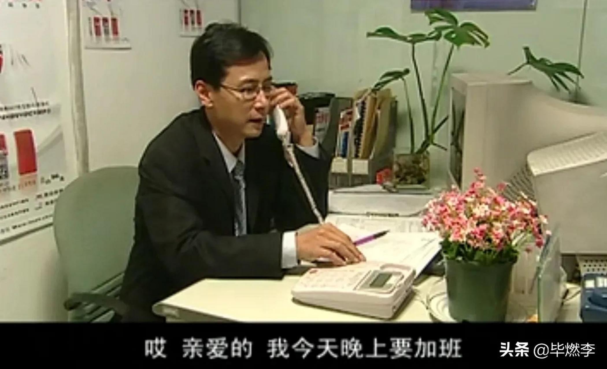 黄小朋下意识地说了句:你们女人怎么都那么喜欢香水?顾丽非常肯定,他