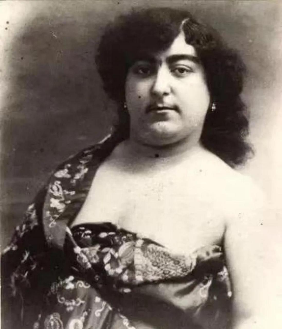 卡扎尔公主,在1900年代初被认为是波斯美丽的终极象征