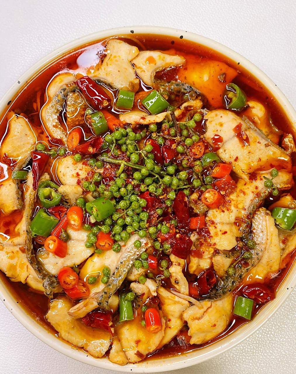 做法: 1,黑鱼片里?一勺料酒?少许食盐?适量胡椒粉?