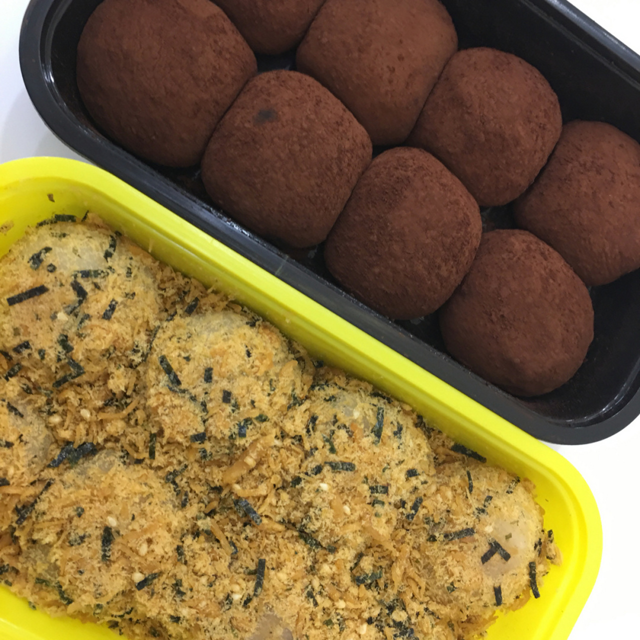 桃源村糕团 买了海苔松松脆和海盐可可团,海盐的据说是销量第一,之前