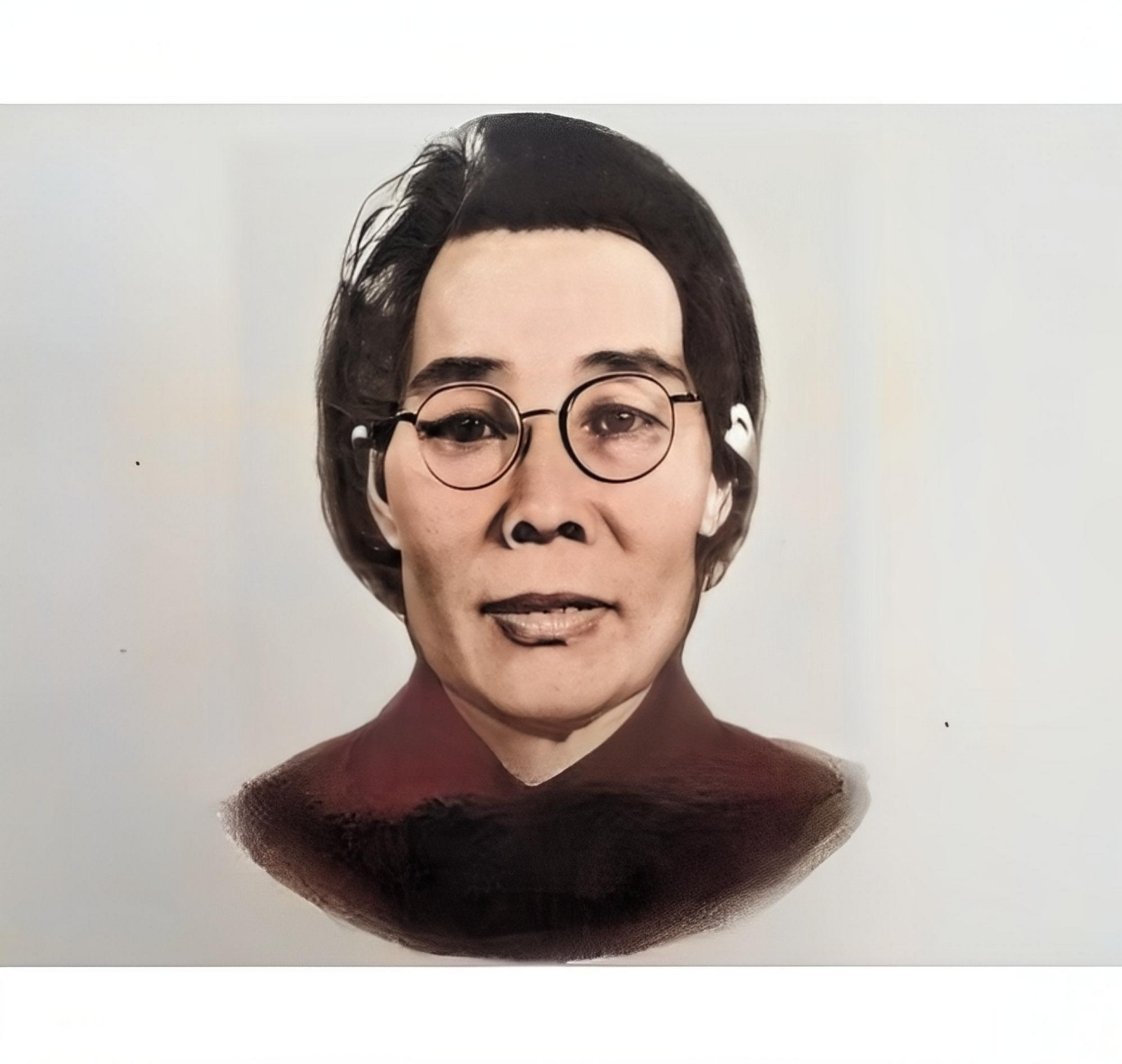 1949年,一个蓬头垢面的女人来到解放军,从破旧的棉