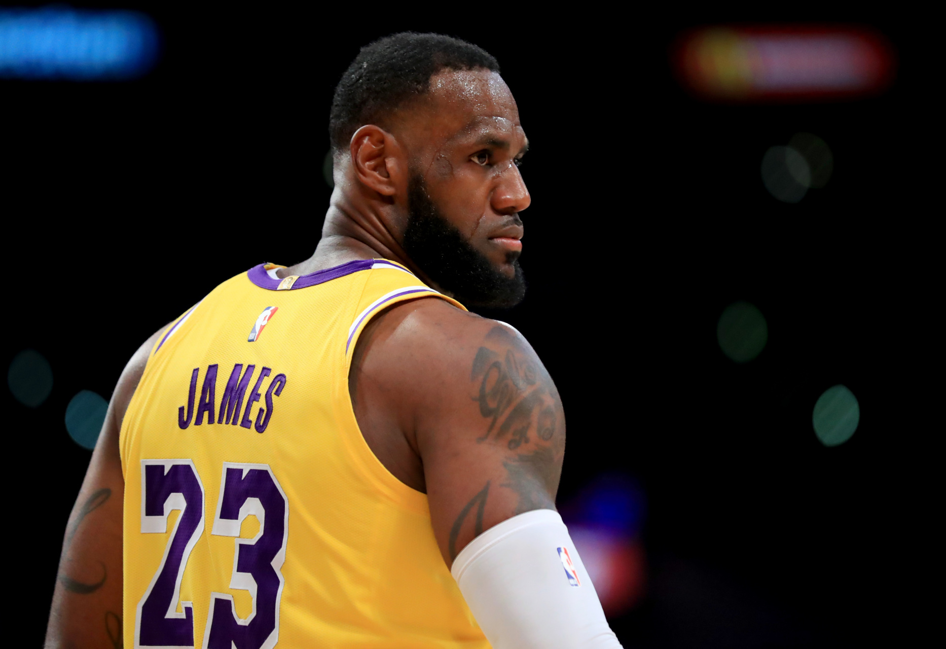 再见福克斯!湖人挖角国王当家球星,1换5方案达成,场均26 5