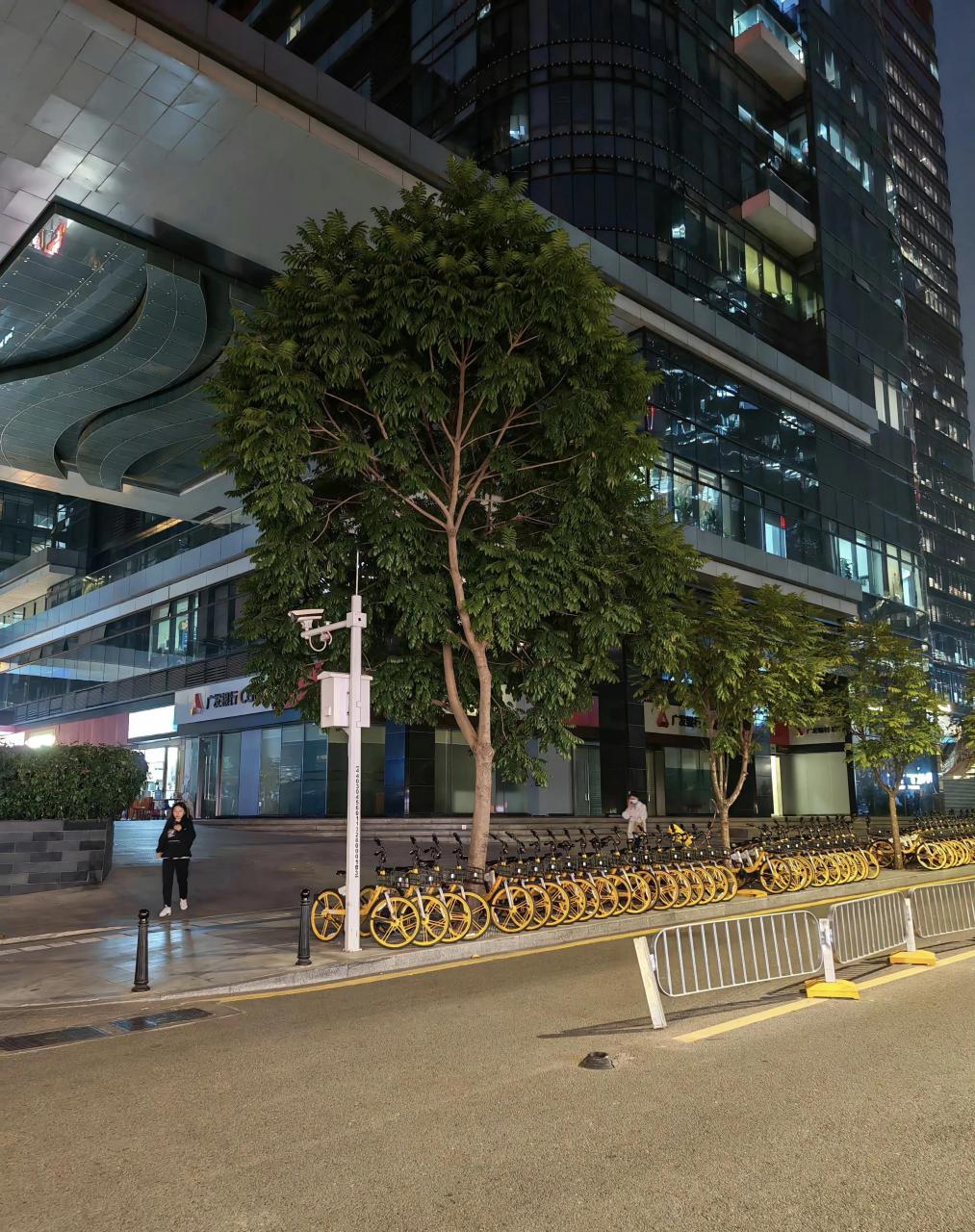 荣耀magic5pro和vivo x90pro  夜景拍照,孰优孰劣一眼便知,这两个的
