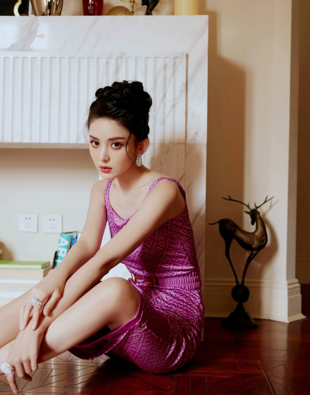 古力娜扎身材迷人,美腿吸睛