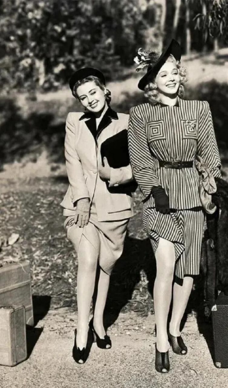 不得不说,欧美国家时装设计理念还是非常先进的,这样的衣服放在现在