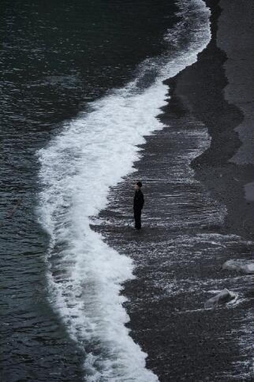 常常我能在一个人安安静静里孤独,在孤独中快活,而在众人的喧闹中寂寞