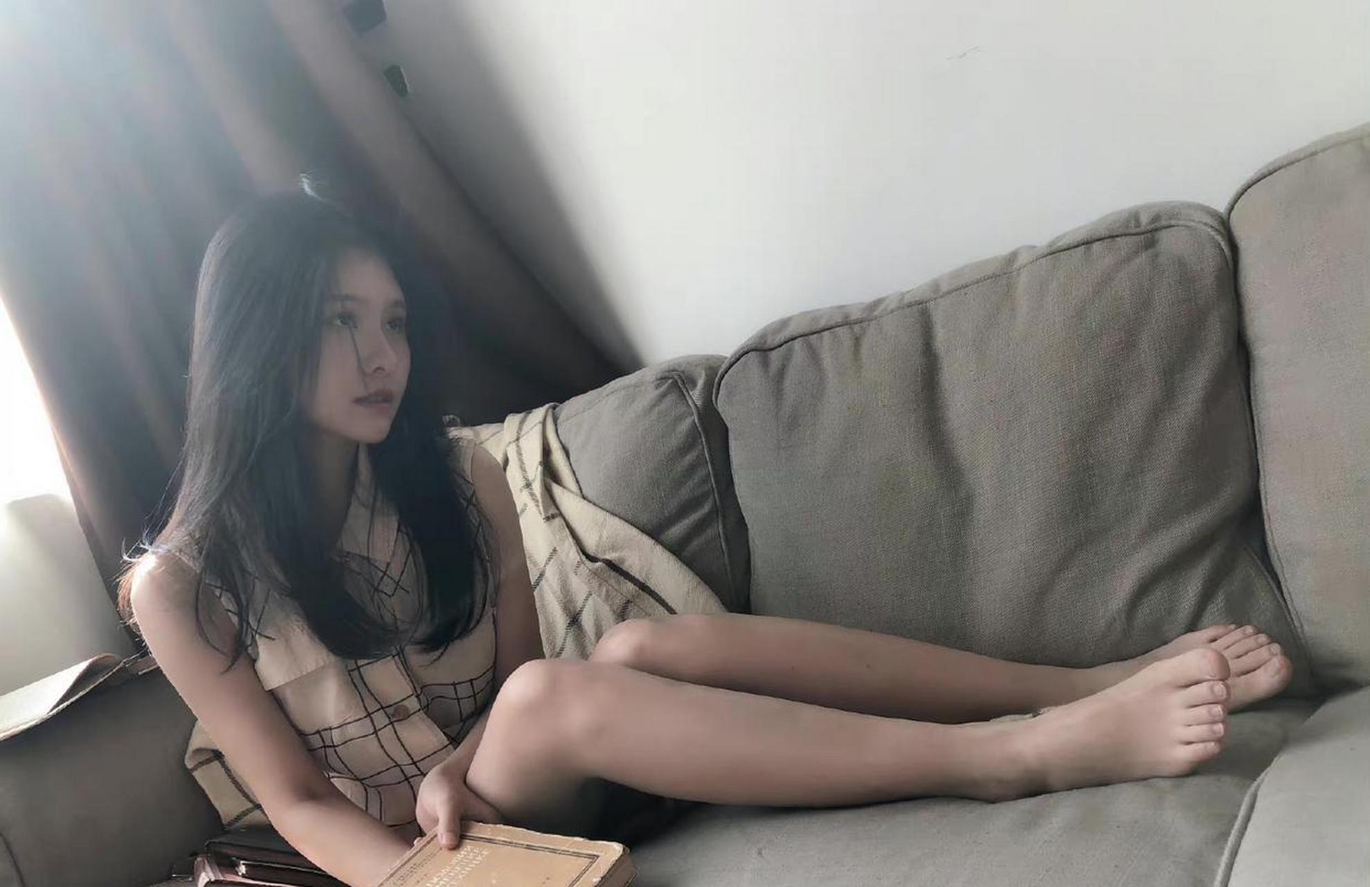 阿冷斗鱼主播,美腿迷人,满满少女气息!