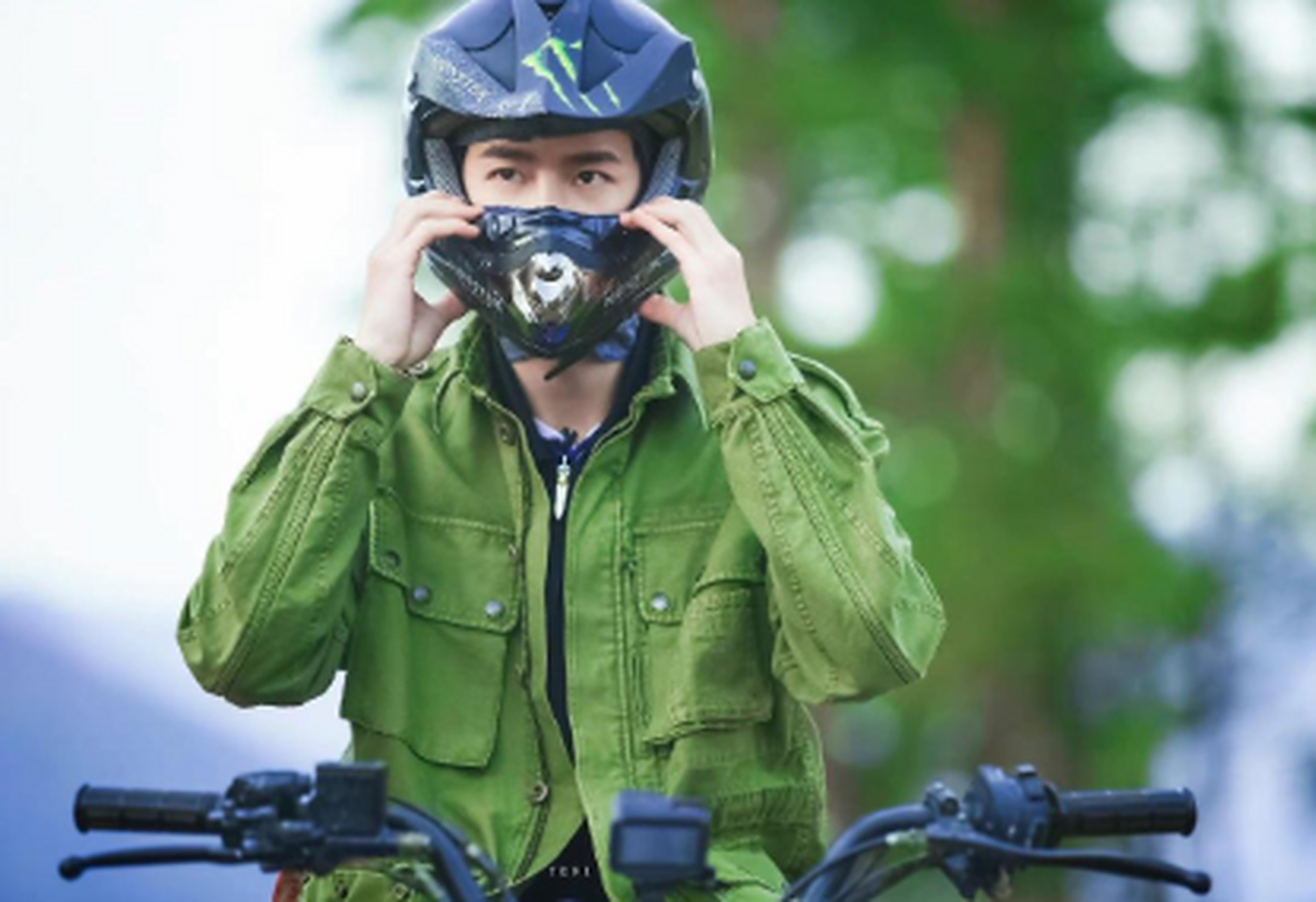 绿色,是王一博最喜欢的颜色