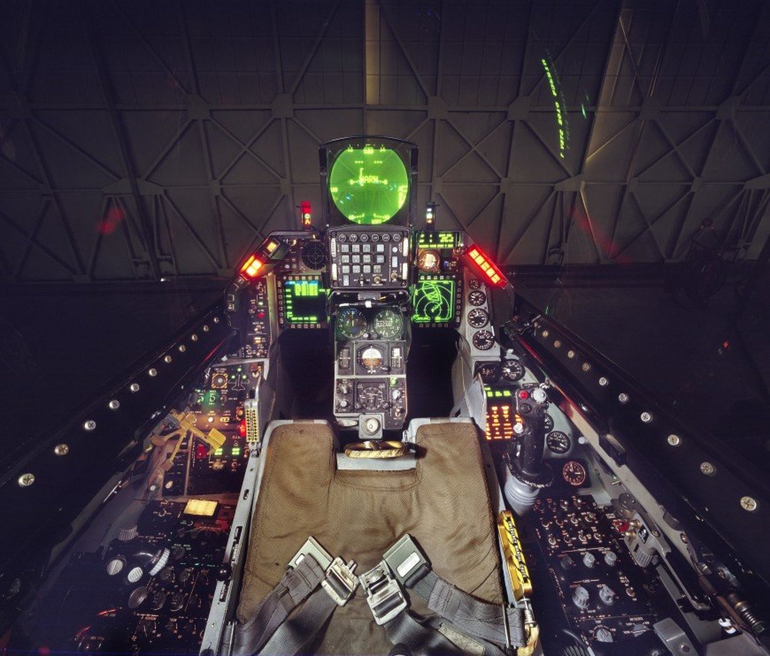 战斗机驾驶舱内部图片图片