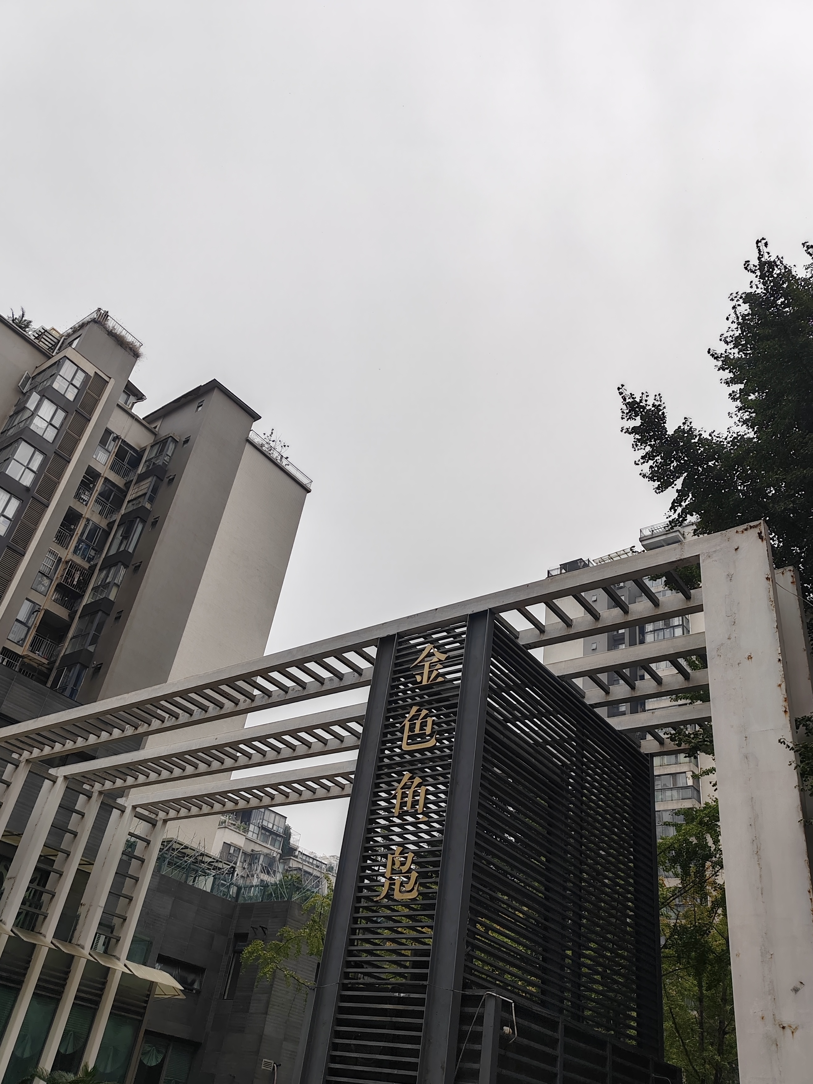 本次量房的户型是130平的套四双卫