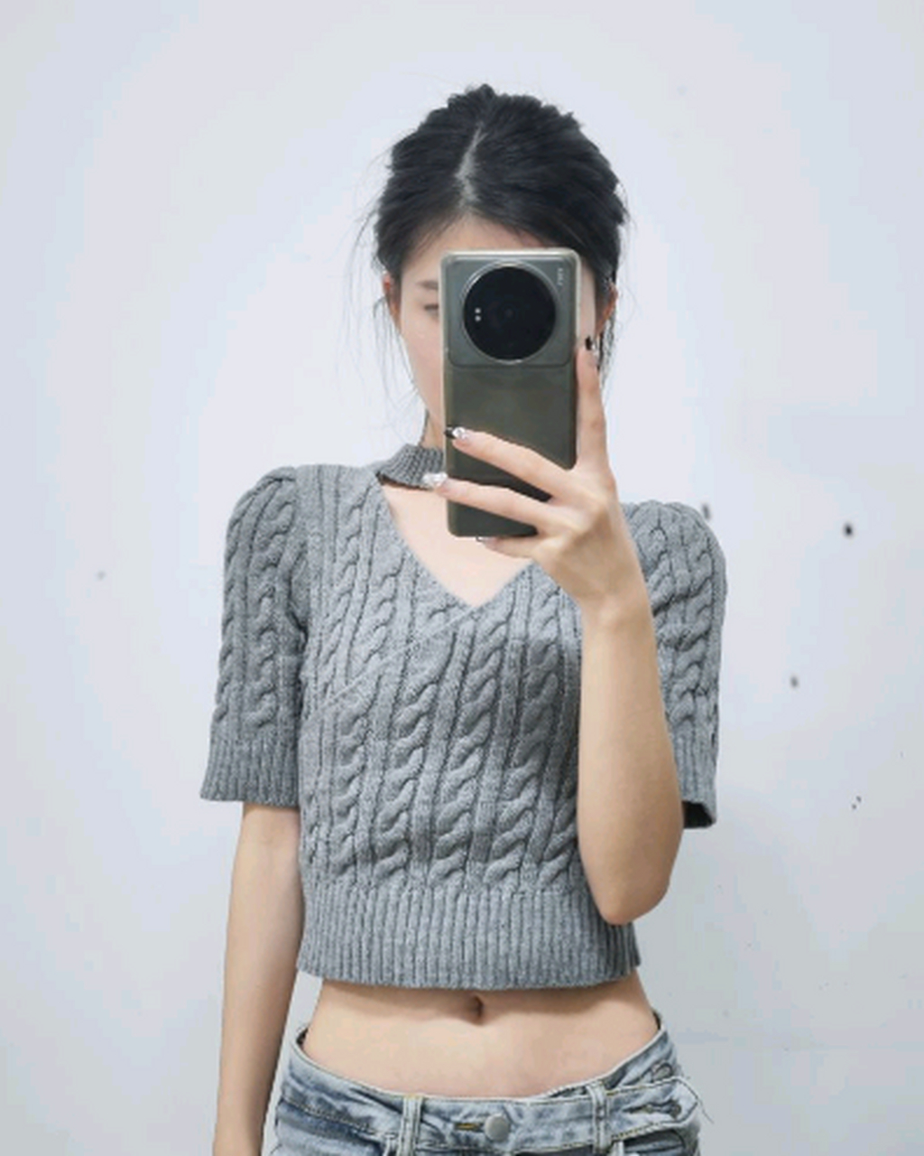 我都穿这个毛衣逛了一天街了,结果我姐告诉我毛衣穿反了……我