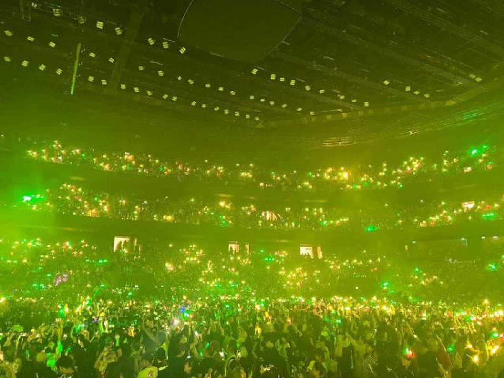 演唱会王一博cp粉黄势力强压唯粉绿色,然后唯粉解释到:唯粉都去各种买