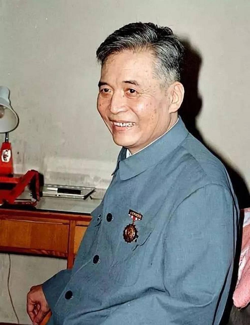 下面的照片应该许多人都见过,照片上的人物是我国的两弹一星元勋