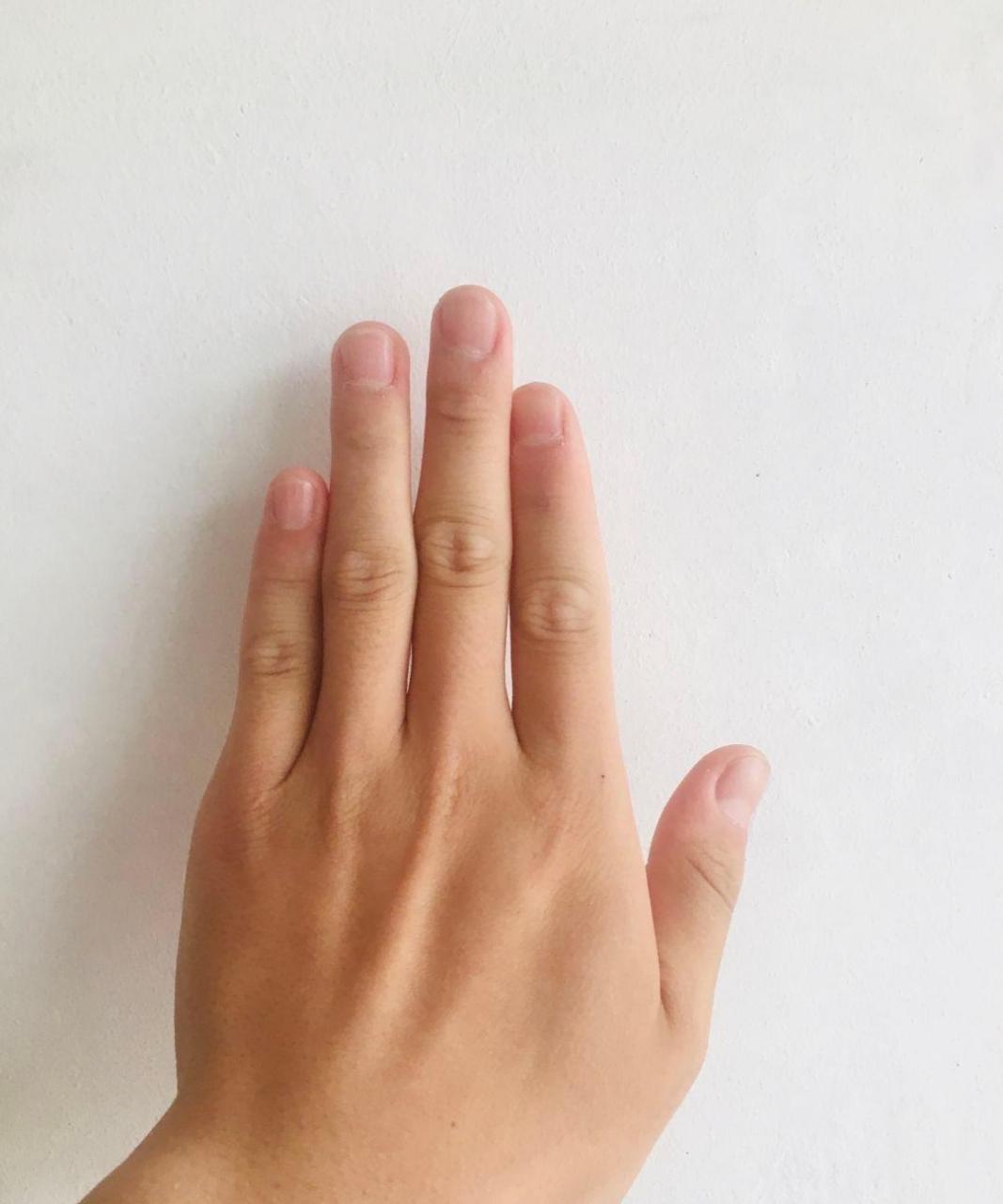 为什么我的无名指比食指长,都是这样吗?这有什么说法吗? #趣图搞笑