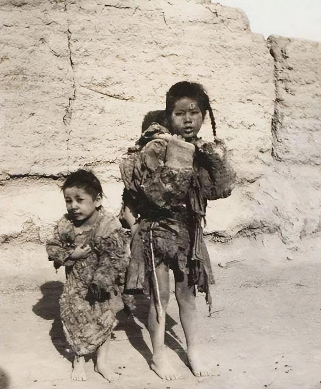 晚清老照片告诉你,这才是真实的清朝,一百年前的穷人有多穷  大家好