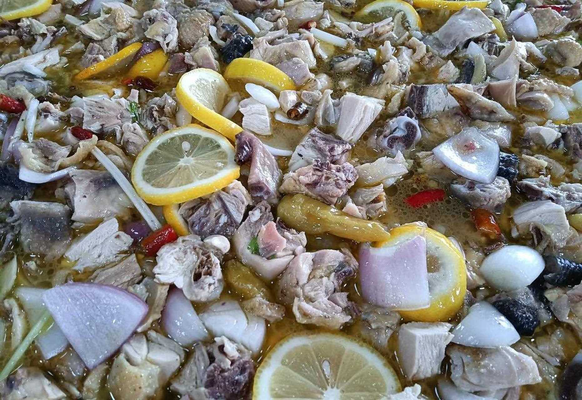 四川的跳水泡菜也是一绝,在农村主要是用土坛子来泡,一般都是泡酸菜