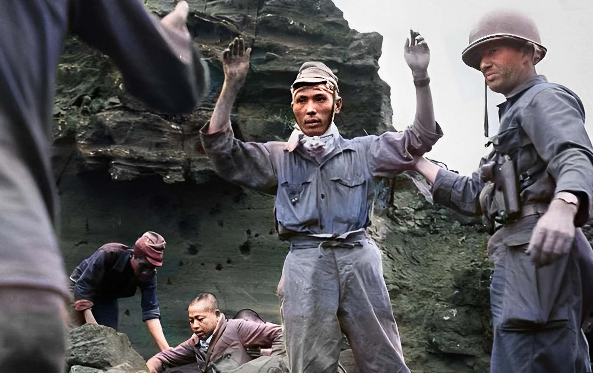 二战阿图岛战役中,日军冲锋陷阵后留下的一片尸横遍野.