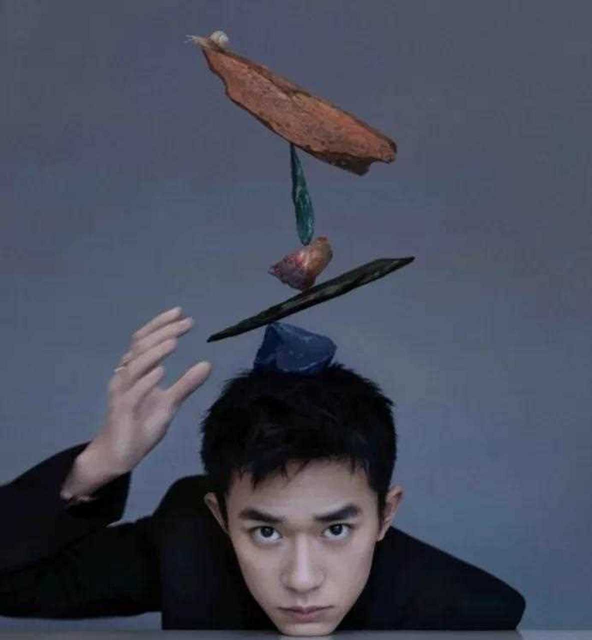 [爱钱]  原来,与摩托鲜肉,剪不断理还乱的白富美,跟京圈太子爷,可是两