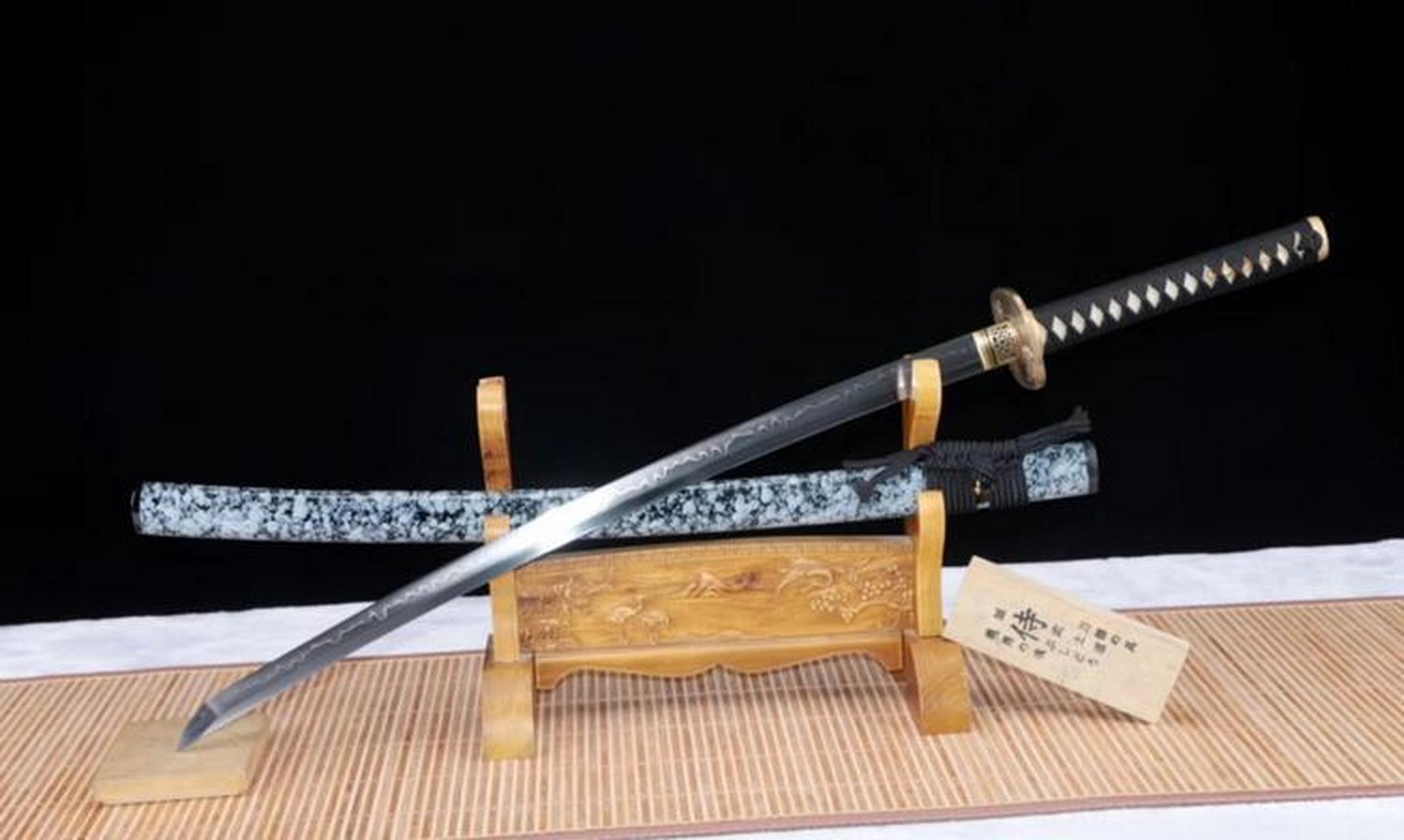 唐刀的是一种古代中国的传统冷兵器,被称为"长剑"或"大刀".