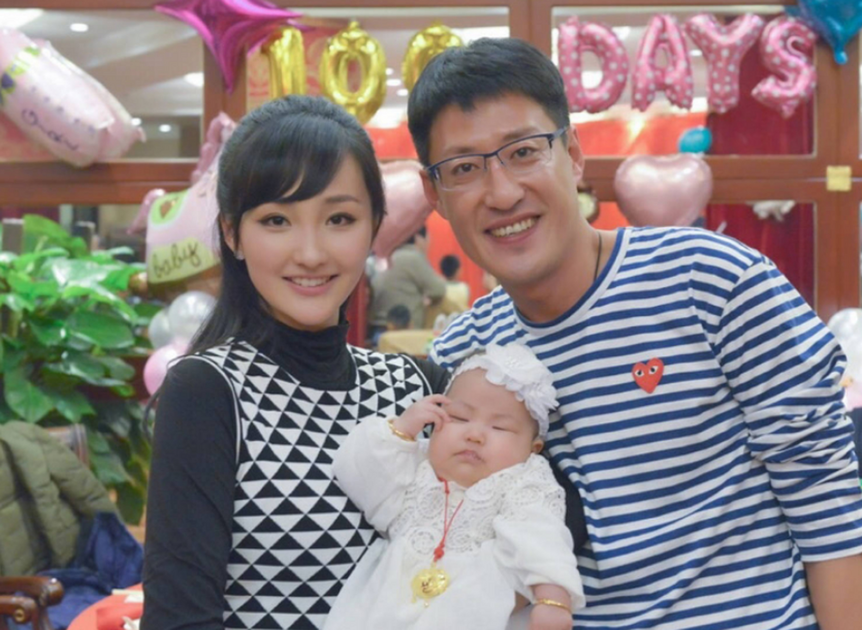 09年,于震将板凳扔向了怀孕的妻子,方柏霓被吓坏.