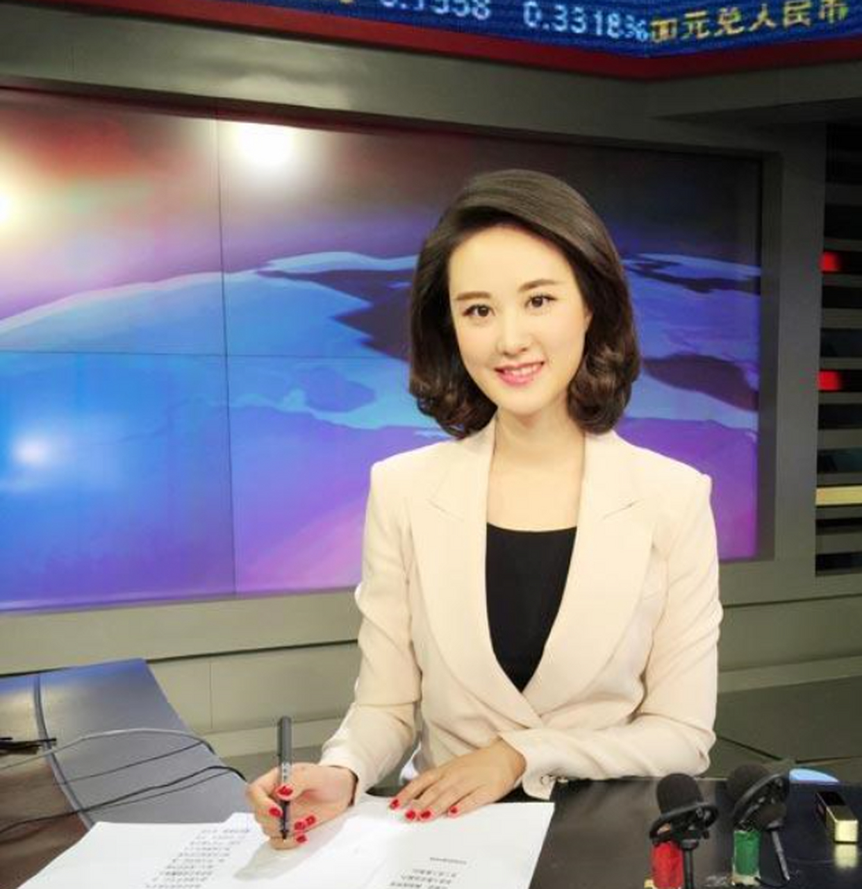 重庆市曾经的"史上最美高考状元"秦方,从小就是个小美人胚子,出落得