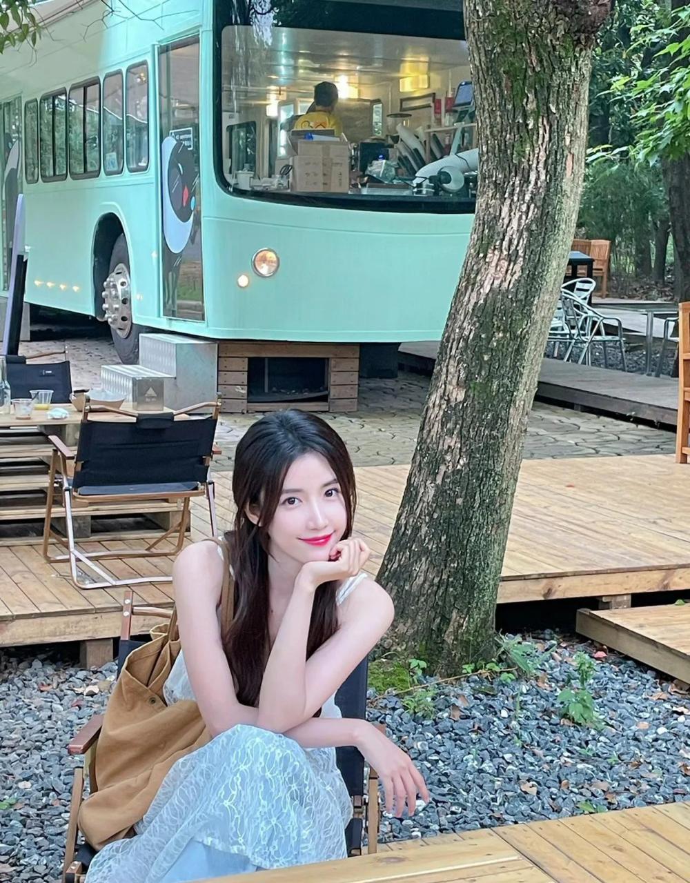 gif创作人#  湖南长沙姑娘米咪,现是一名演员,模特,代表作品《左丁贩