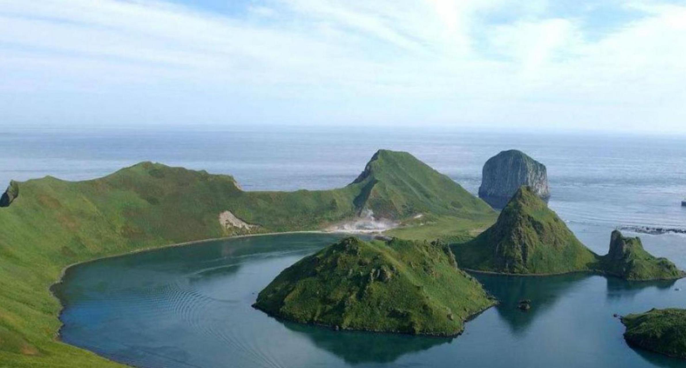 将矛头直指俄罗斯与韩国,直言南千岛群岛与"独岛"是"日本固有领土"