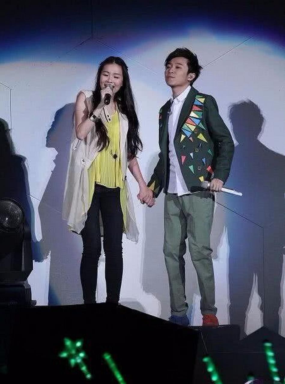 谈起张悬,就会想起吴青峰,两人多次合作同台令人欣喜,尤其是两人之间