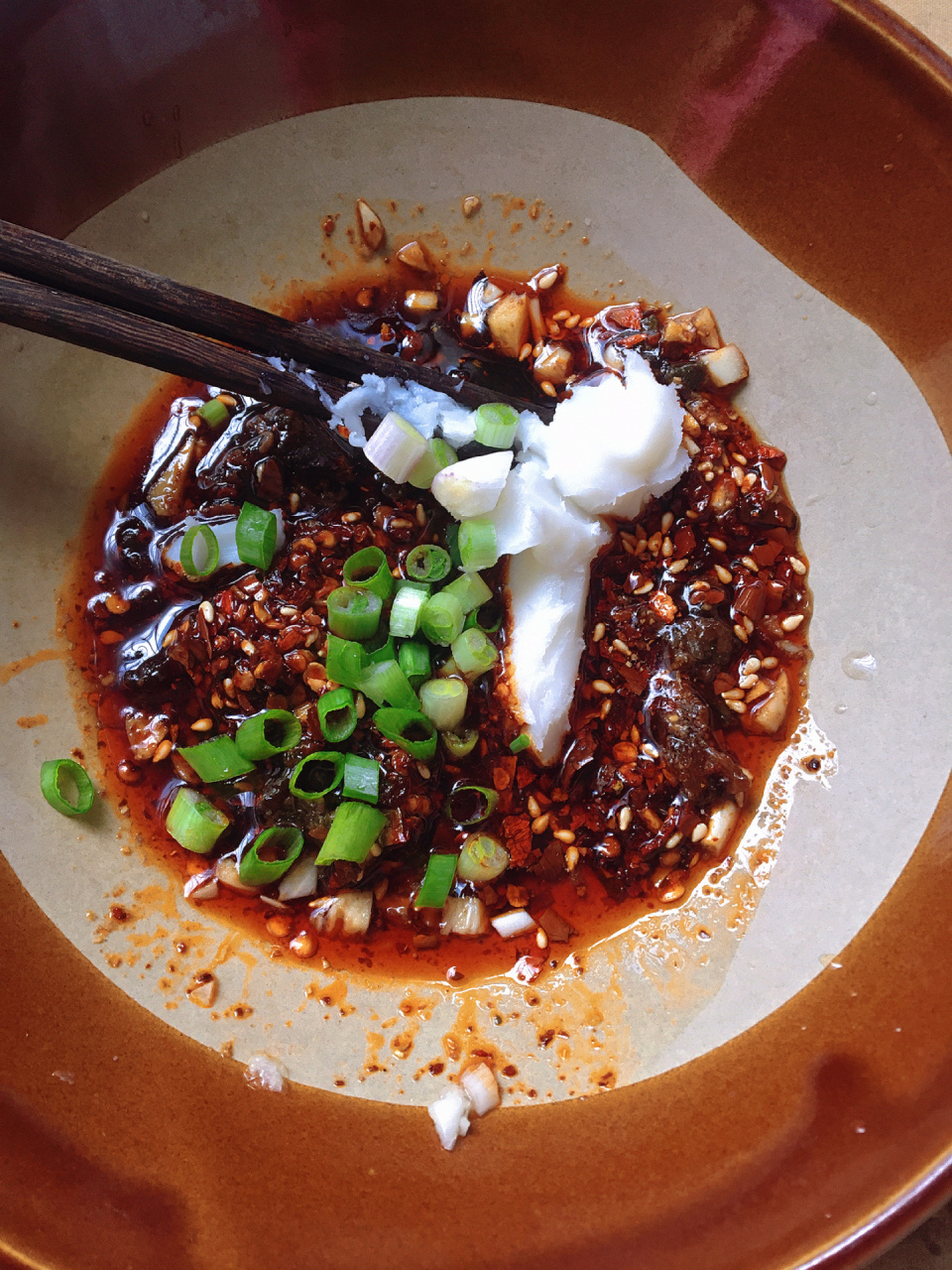 重庆杂酱面,干溜杂酱面 韭菜叶面条干拌真的很不错,韭菜叶指的是面的