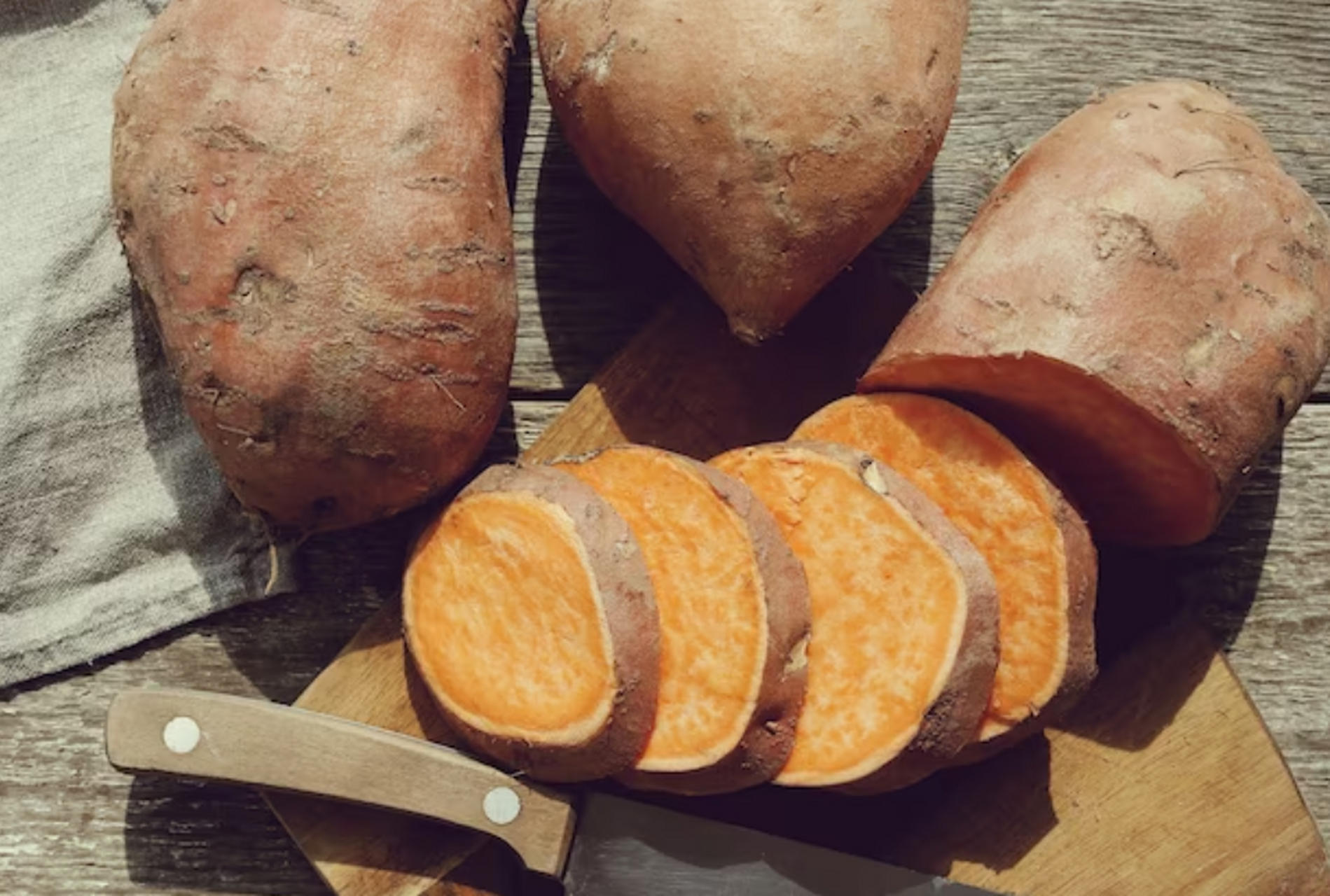 儿童切勿食用长黑斑红薯,否则导致肝脏中毒  红薯是许多孩子的美食,但