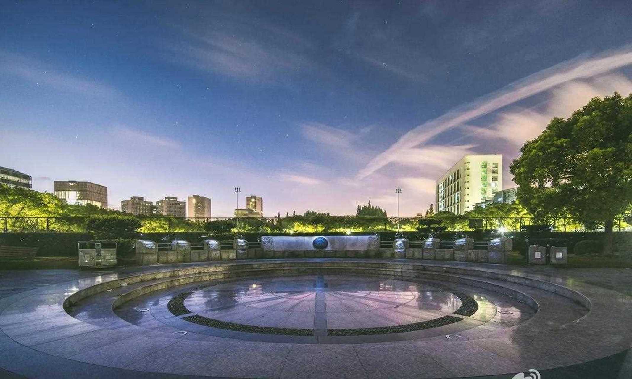 名称:同济大学四平路校区的夜景  地点:亚洲 