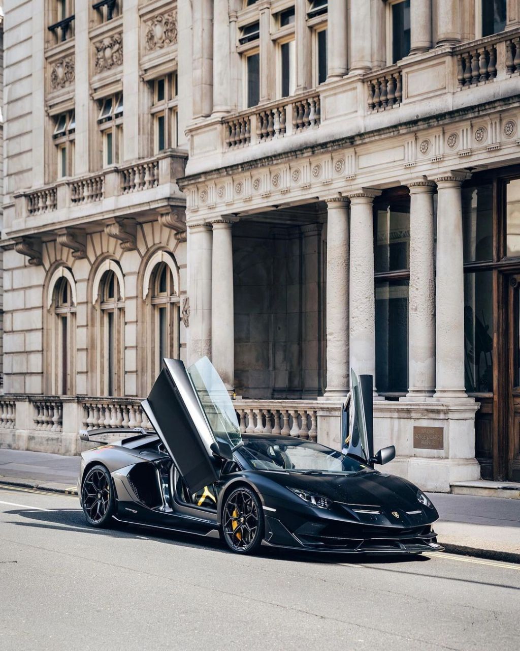 兰博基尼aventador svj:极致性能,独特造型  兰博基尼aventador svj