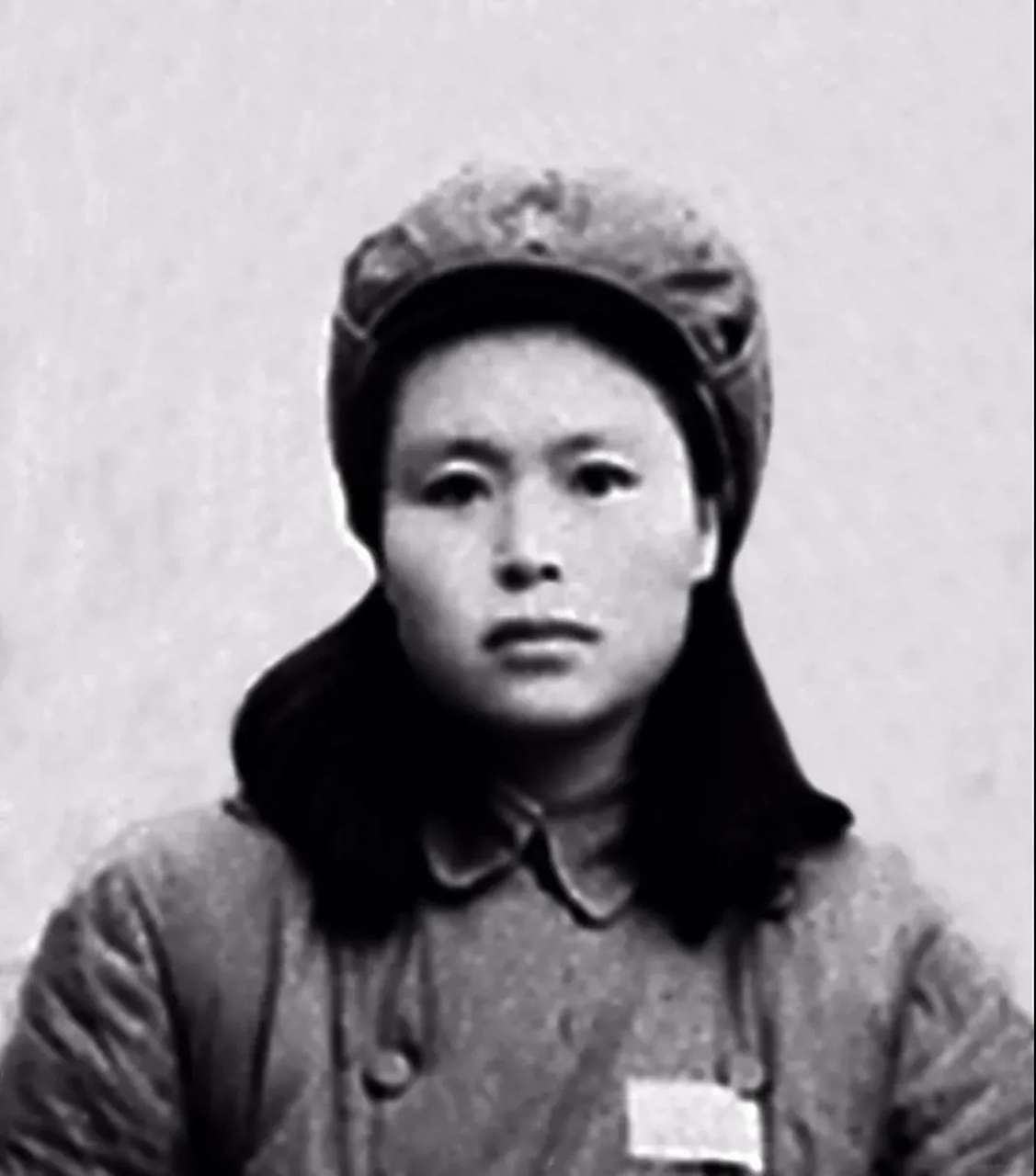 1945年8月,贾林秀为组织送信途中不幸被捕入狱,为了