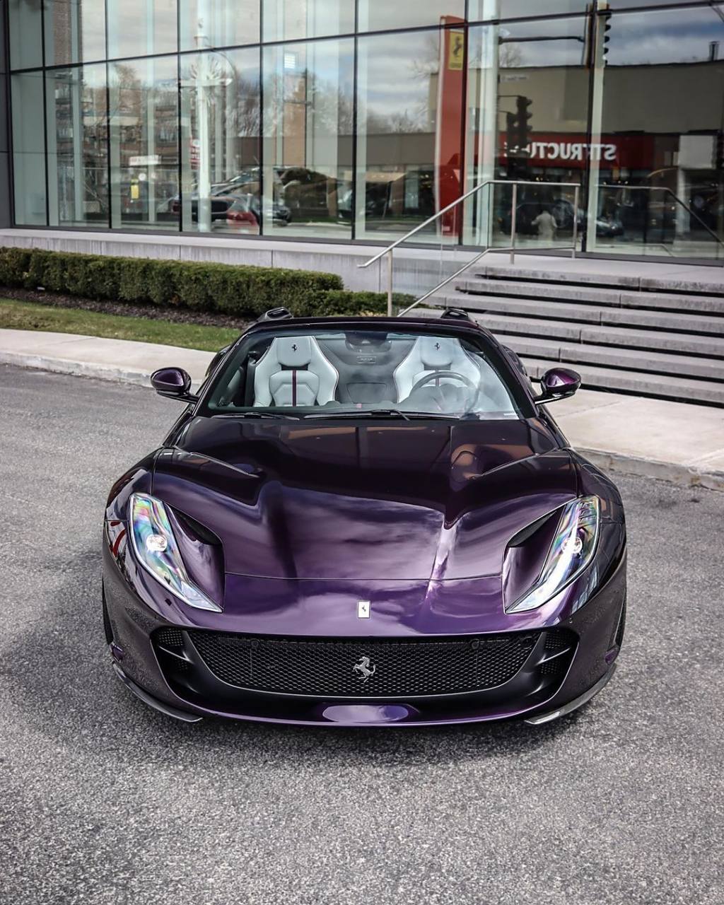 812 gts is finished in viola hong kong and fitted #法拉利812##豪