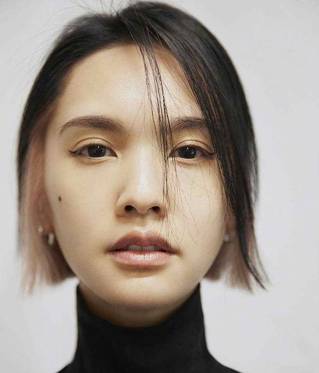 杨丞琳晒出一组头部特写美照,新发型看上去格外精致又利落