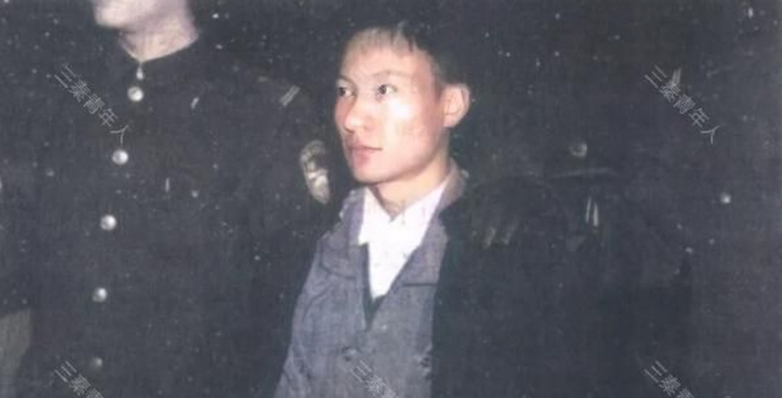河南灵宝,被捕后的"悍匪"彭妙计一张罕见的老照片 镜头中的彭妙计虽然