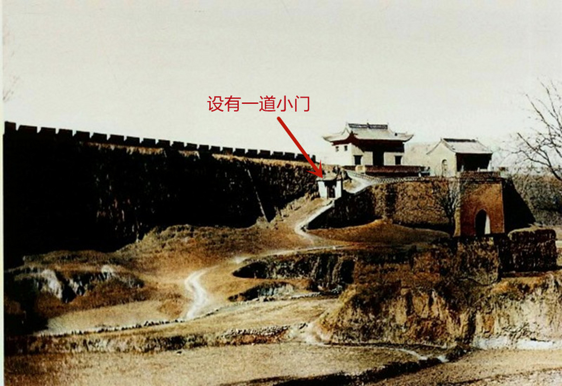 历史老照片#  跟咱们以往所看电视剧上面的城池不同,古人想要上下