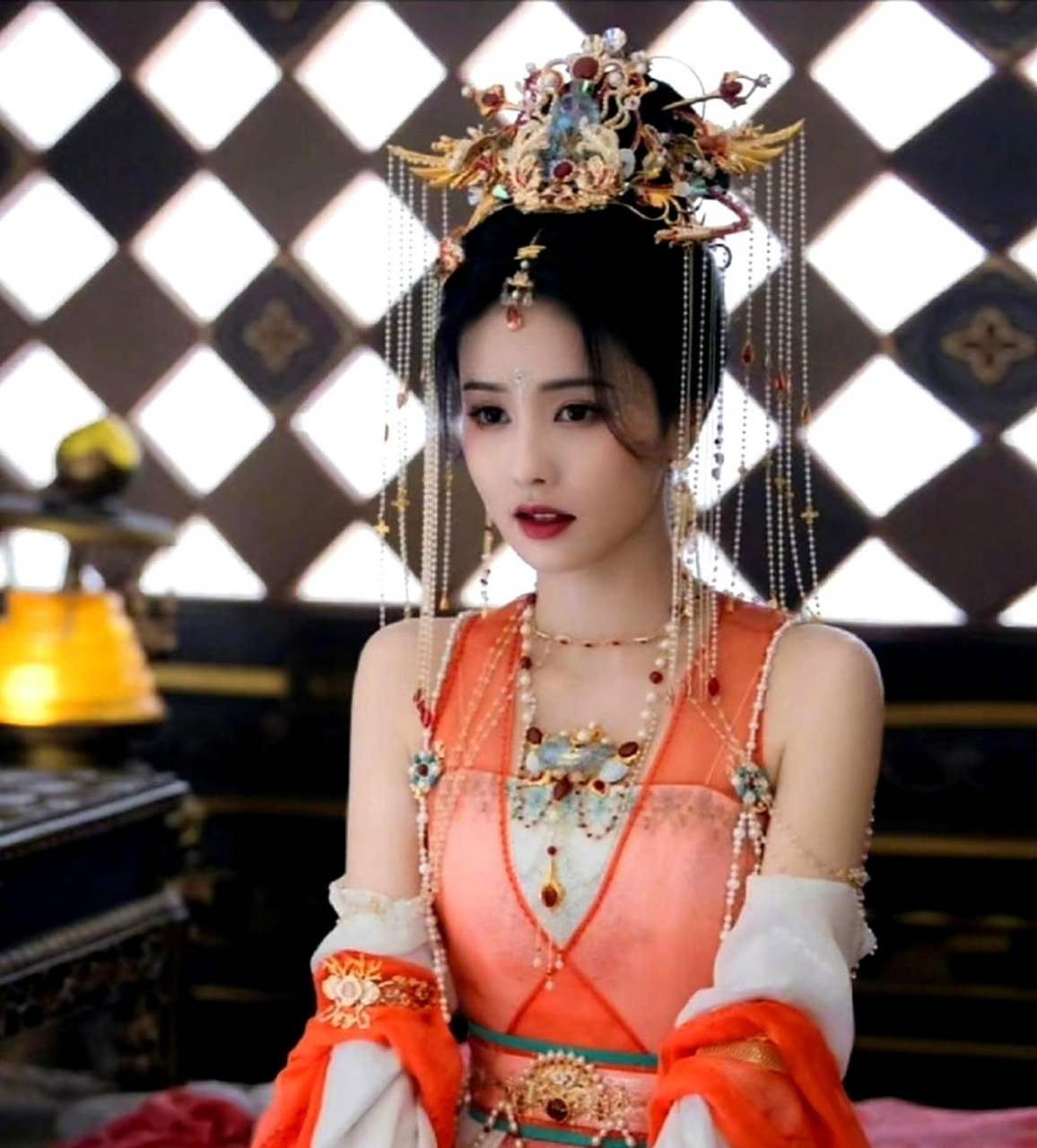 在影视剧中,最让人心动的妖怪应该是《长月烬明》中白鹿my所饰演的桑