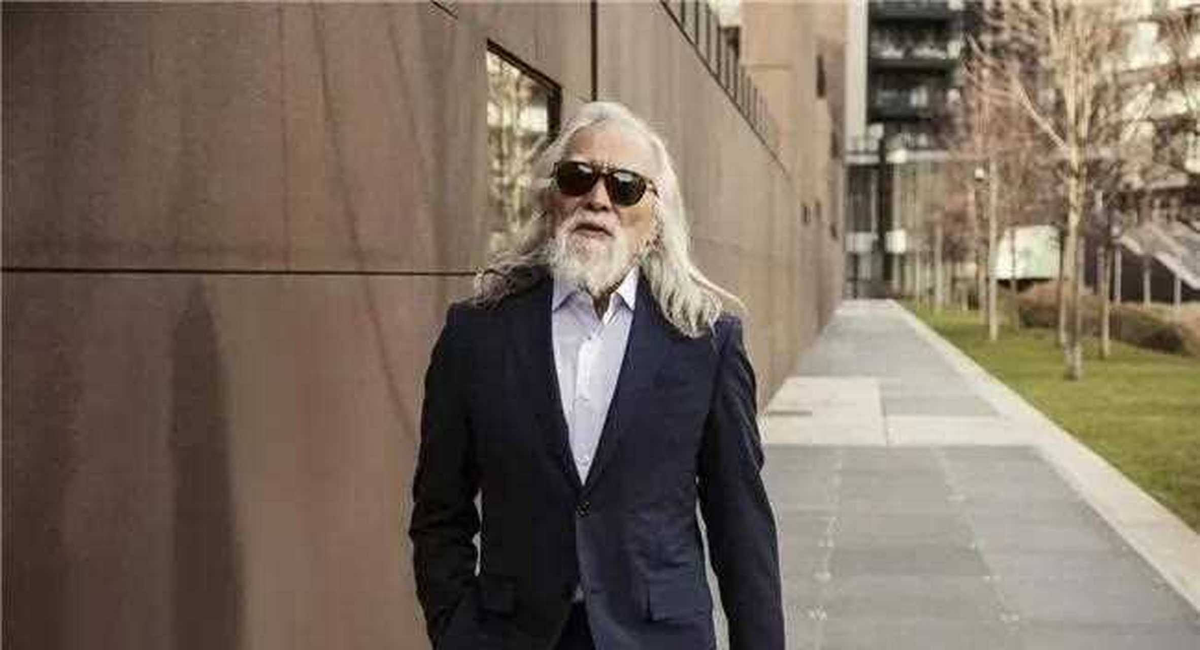 2015年,79岁的王德顺,凭借30秒的模特秀,迅速走红网络.