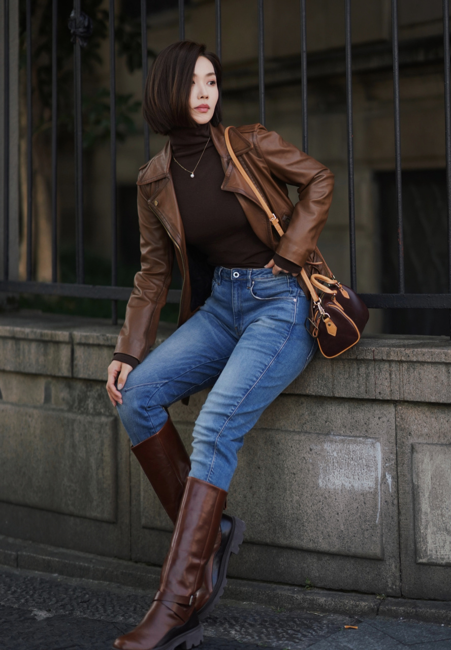 杭州健身女网红的时尚街拍! 小皮衣,牛仔裤,长筒靴,美不胜收