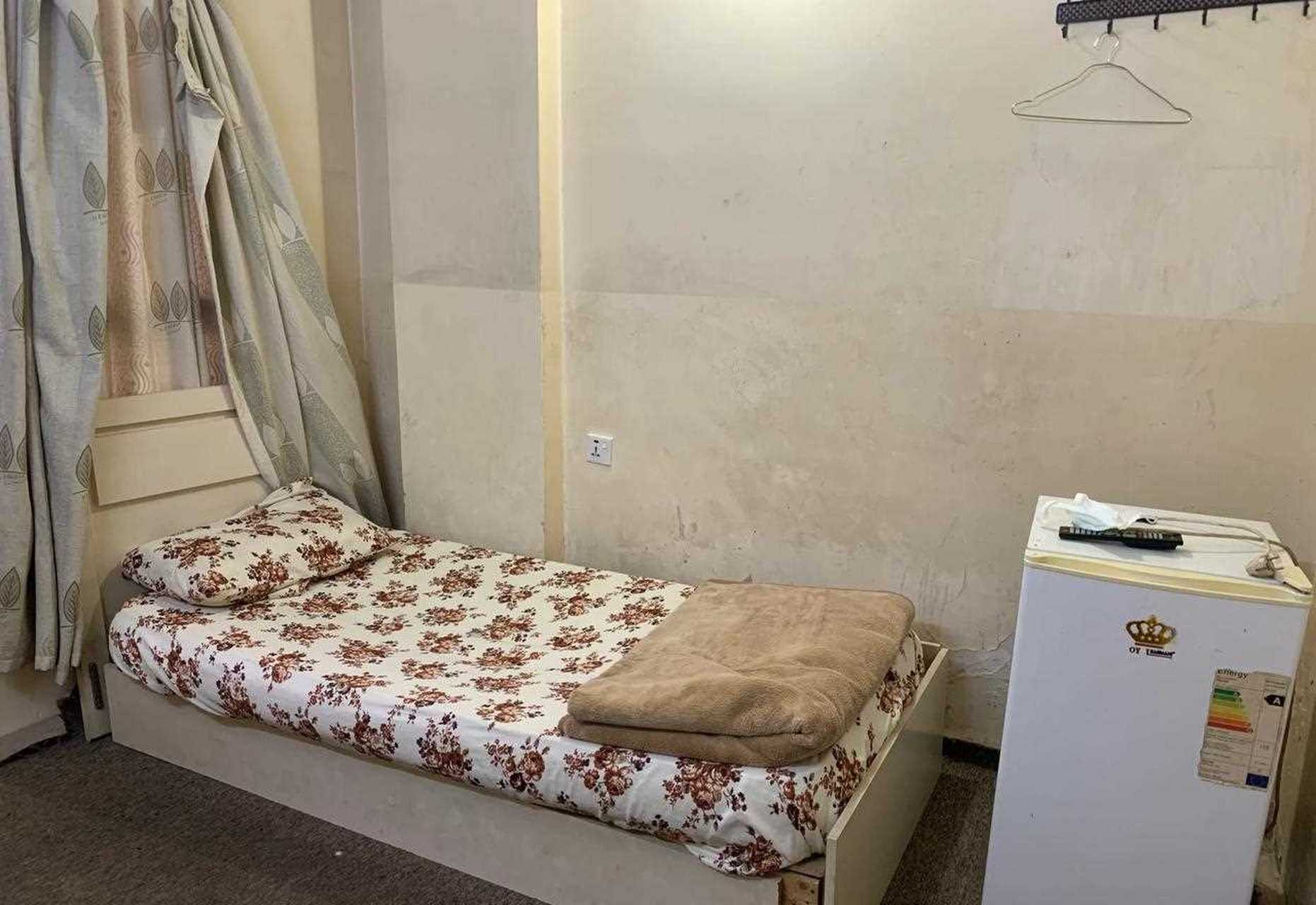 伊拉克的酒店巨贵 找到一家破破烂烂的小