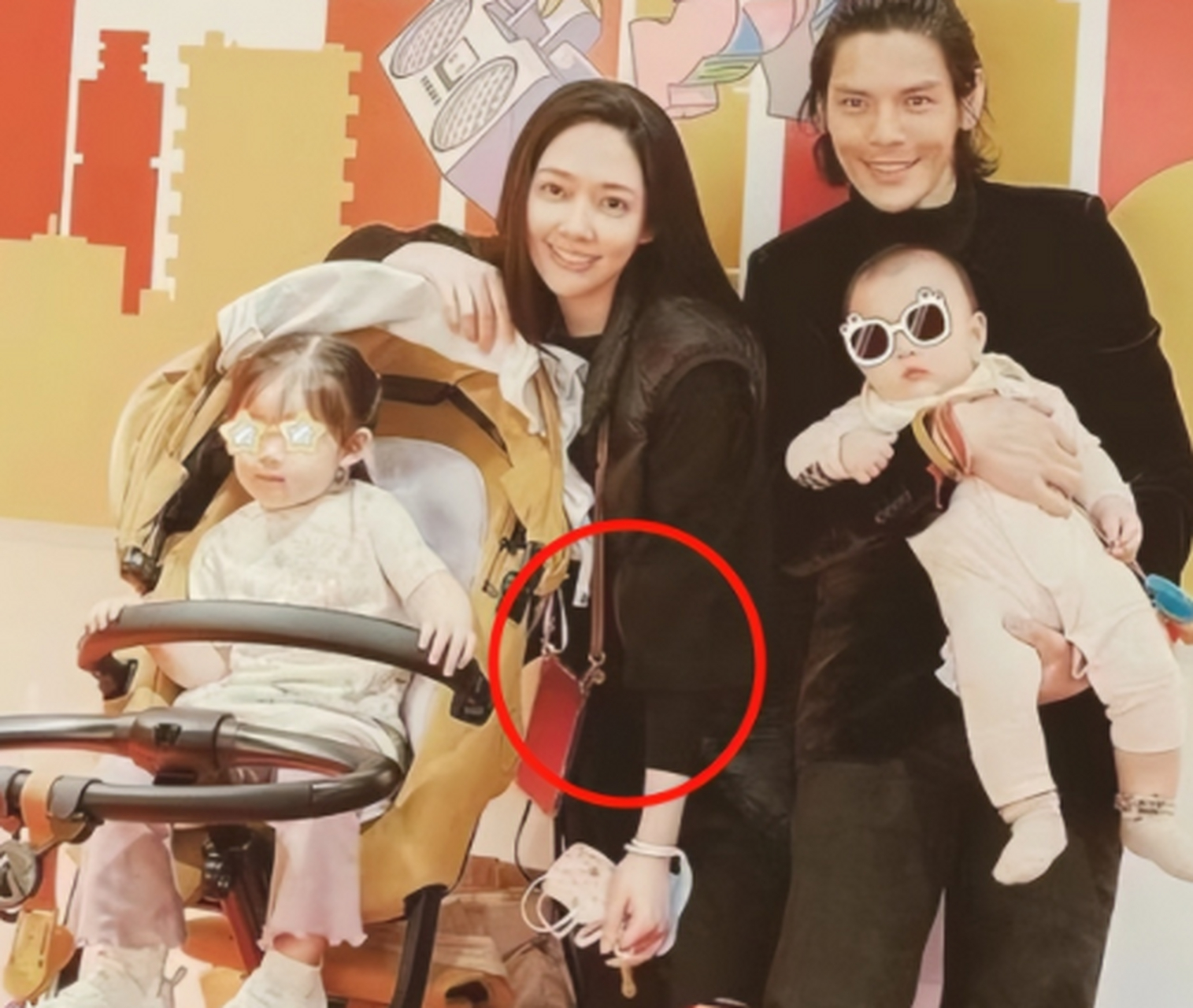 向佐郭碧婷带娃日记vlog# 向佐近日在社交媒体上曝光了自己带娃的